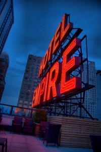 hotelEmpire-rooftop-neon